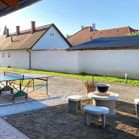 Fazekas Vendeghaz Hotel Balatonkeresztur Exterior photo